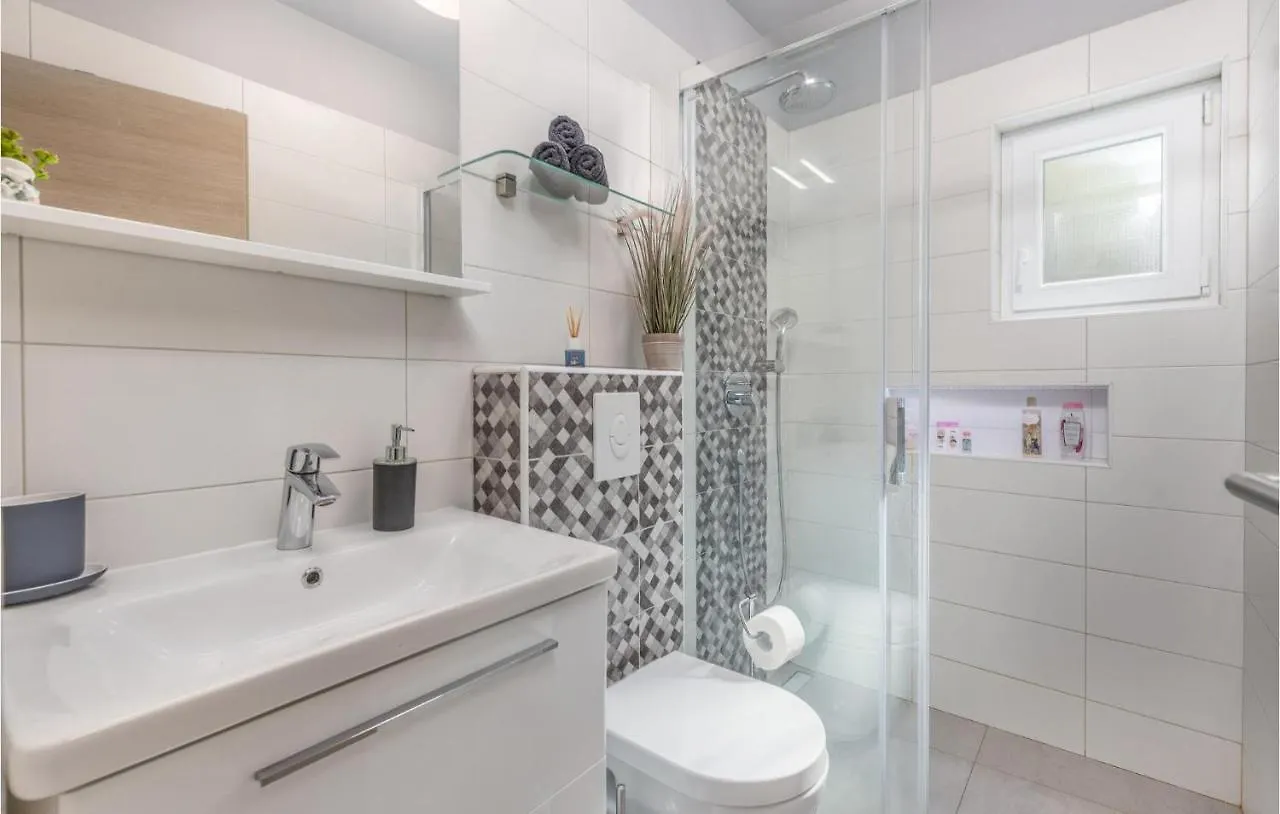 2 Bedroom Awesome Apartment In Selce